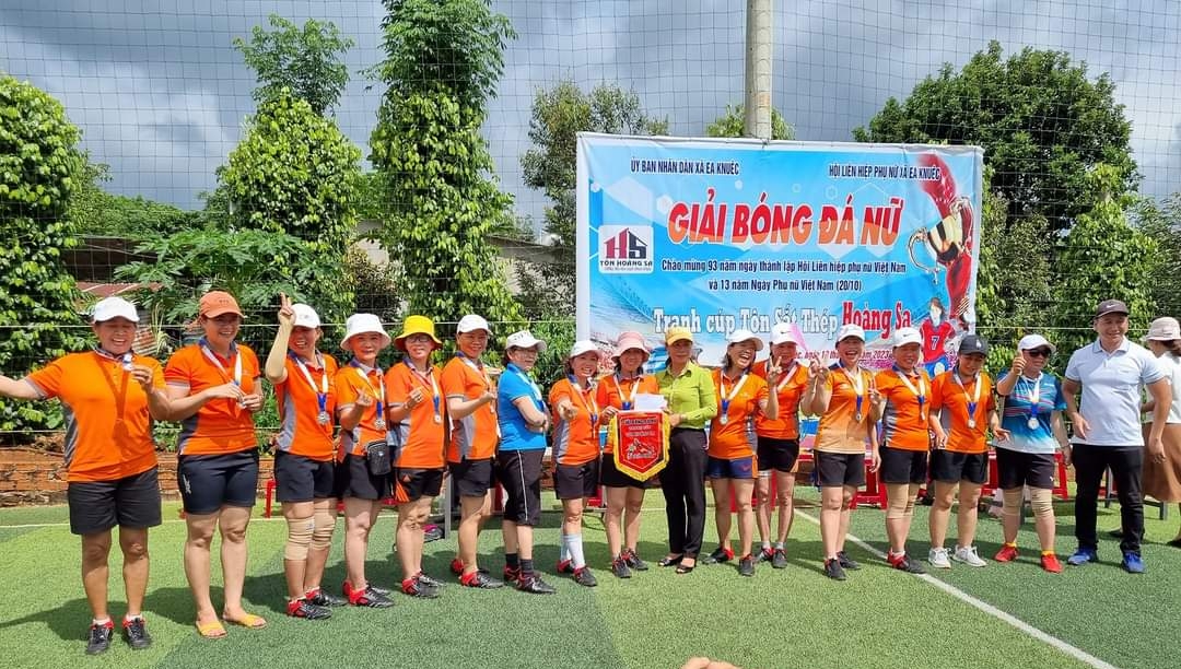 Bóng đá nữ 1